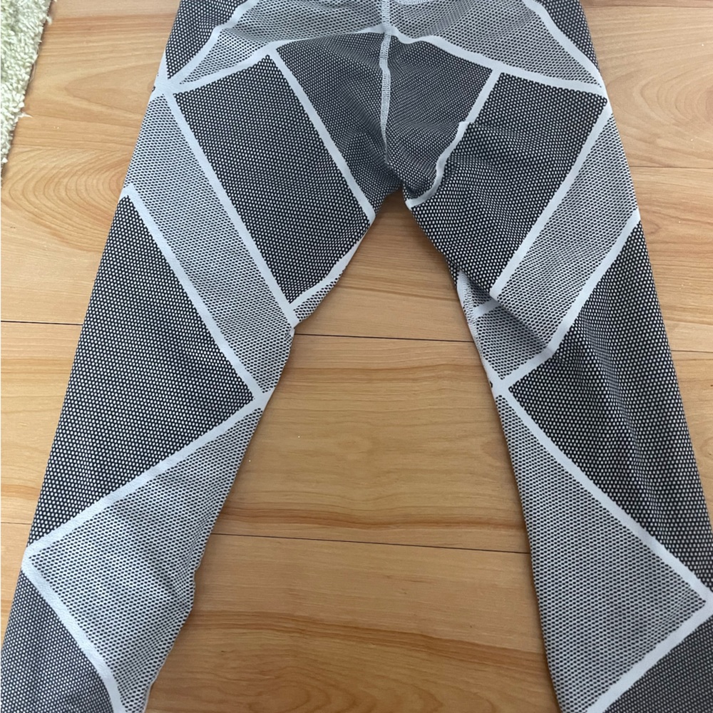 work out leggings/capris with pattern